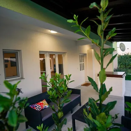 Escape House By Guide Villa *