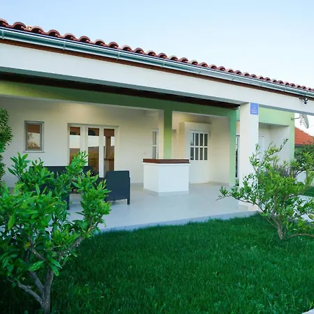 Escape House By Guide *