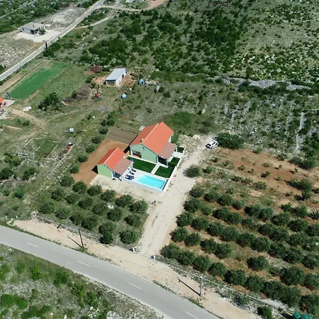 Escape House By Guide *