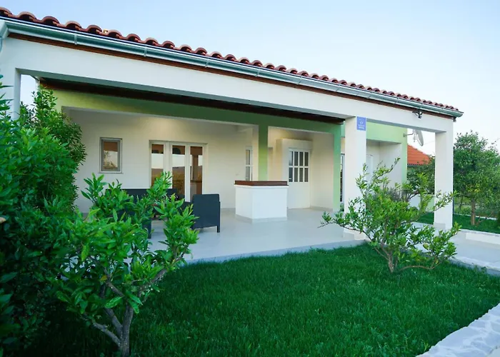 Escape House By Guide *