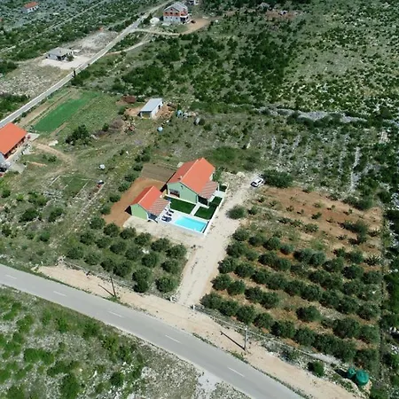 Vila Escape House By Guide *
