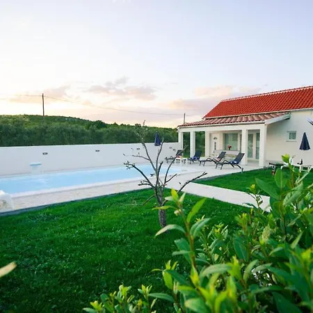 Escape House By Guide Vila Vuksic