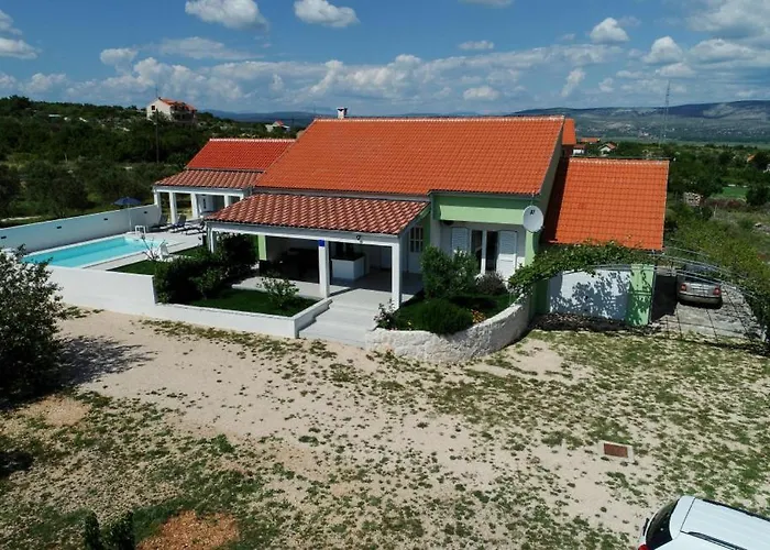 Escape House By Guide Villa