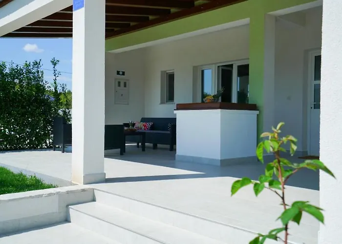 Escape House By Guide Villa