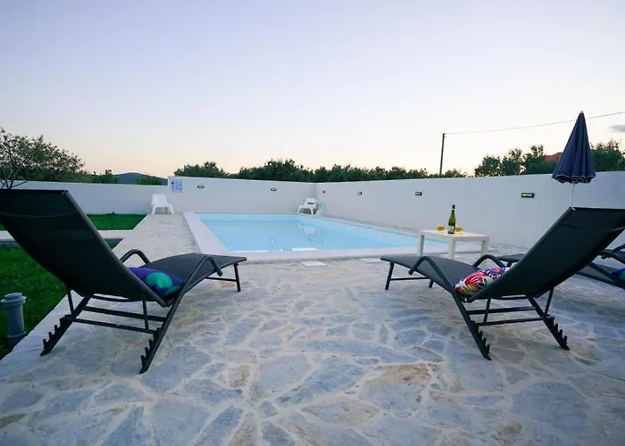 Escape House By Guide Villa *